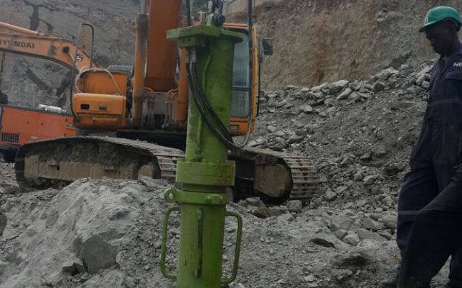excavator-mounted rock splitters