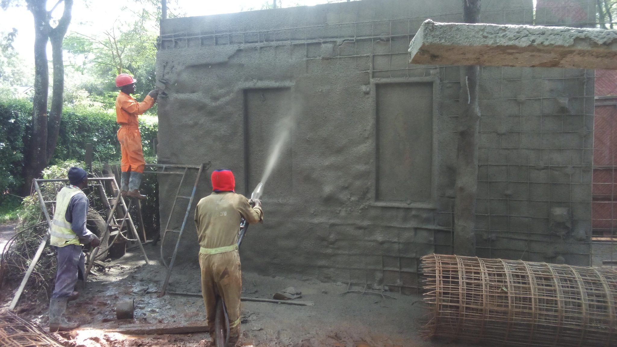 Building Walls with High/Low Velocity using Sprayed Concrete - Shotcrete House